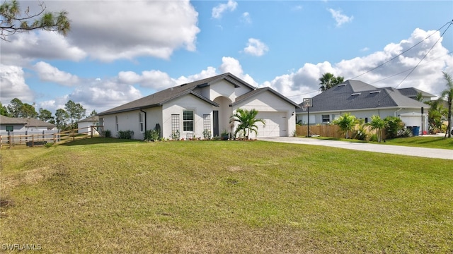 view of front of home featuring a front lawn and a garage