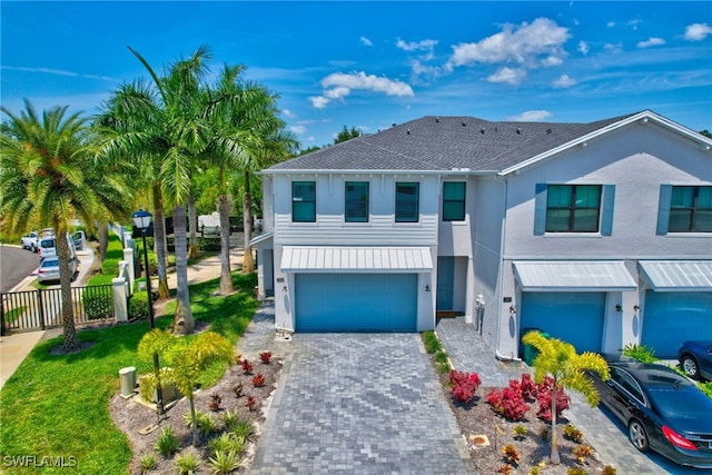 view of front facade featuring a garage