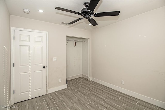 unfurnished bedroom with ceiling fan and a closet