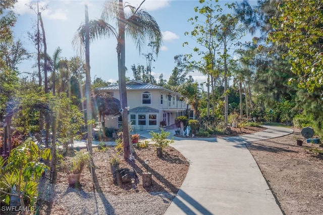 view of front of property