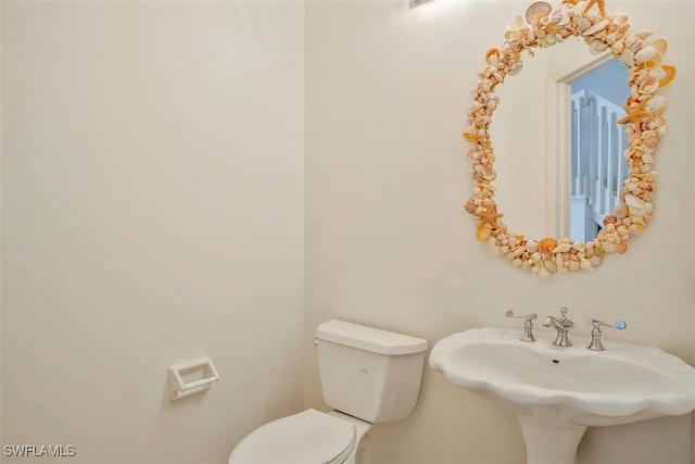 bathroom featuring toilet and sink