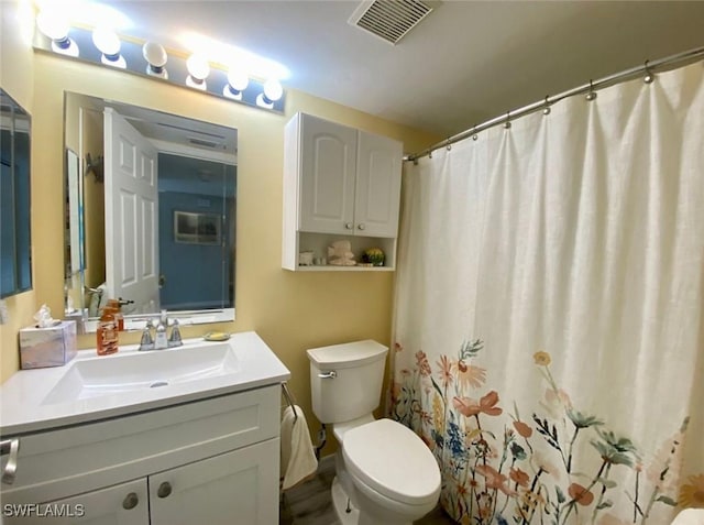 bathroom with a shower with curtain, vanity, and toilet