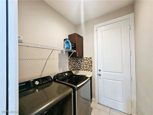 laundry room with sink and washer and dryer