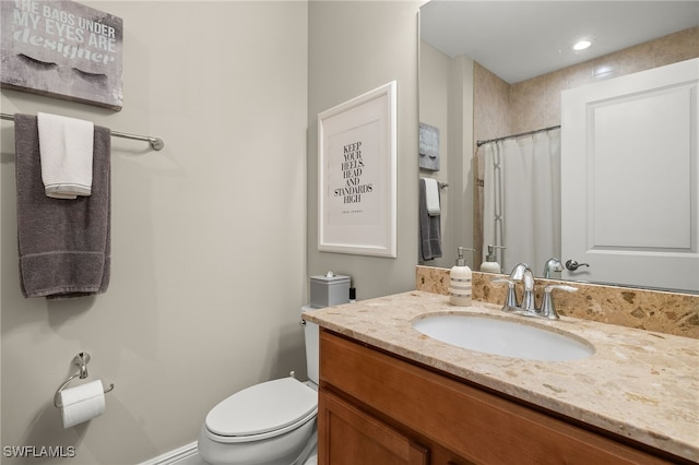 bathroom featuring a shower with curtain, vanity, and toilet