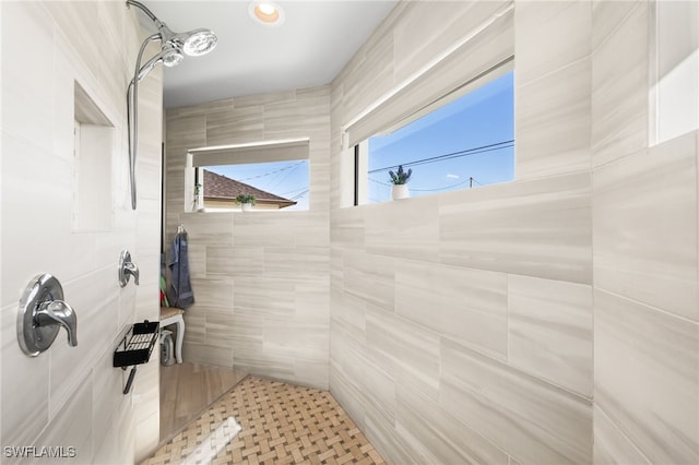 bathroom featuring tiled shower