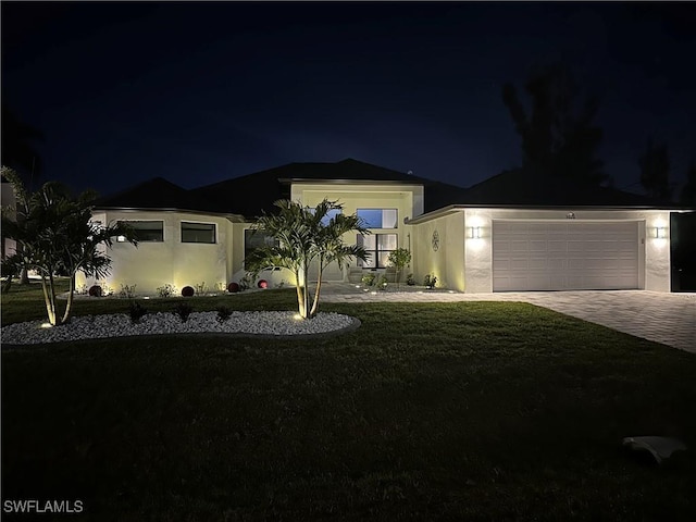 view of front facade featuring a garage and a lawn