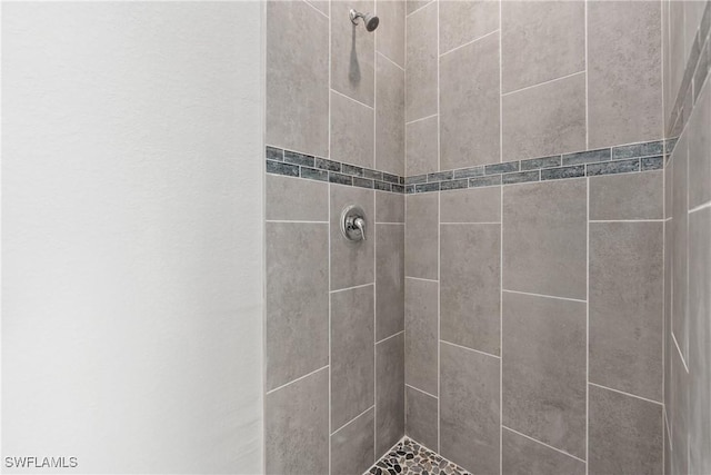 bathroom featuring tiled shower