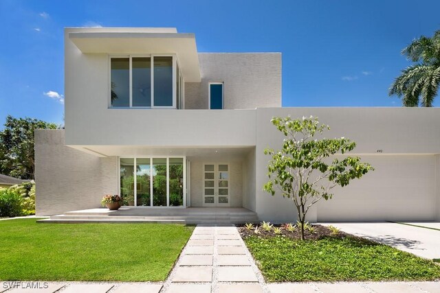 exterior space featuring a front yard