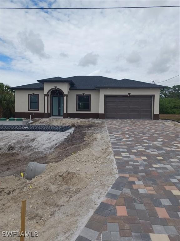 view of front facade with a garage