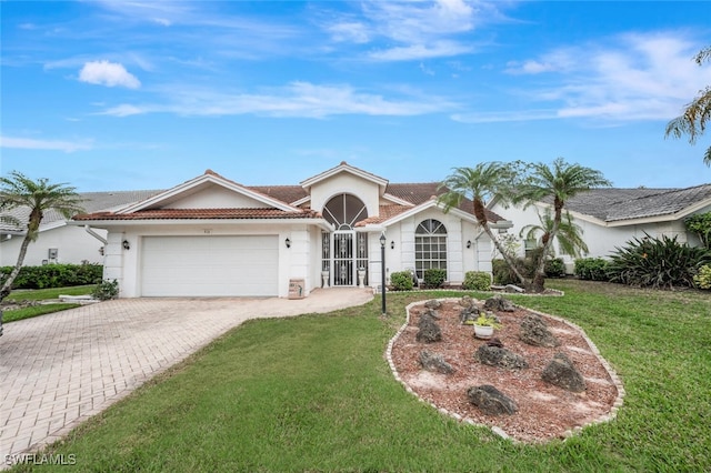 view of front facade with a garage and a front yard