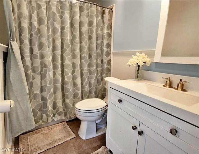 bathroom featuring toilet, a shower with curtain, and vanity