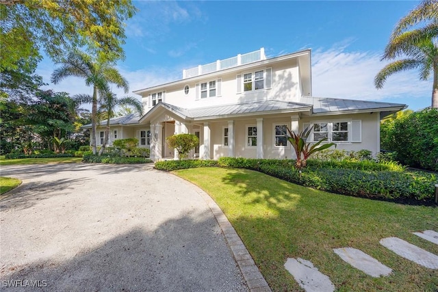 view of front facade with a front yard