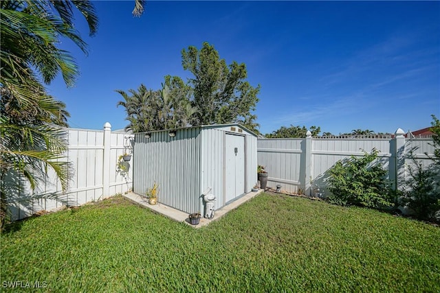 view of outdoor structure with a yard