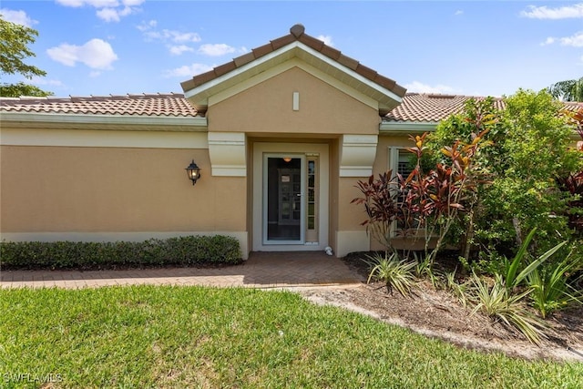 entrance to property with a yard