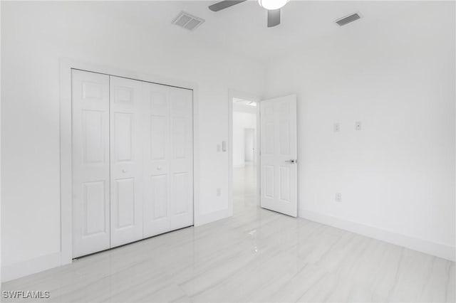 unfurnished bedroom with ceiling fan and a closet