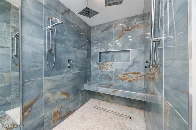 full bathroom featuring a tile shower