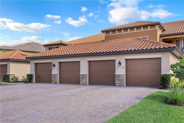 view of mediterranean / spanish-style home