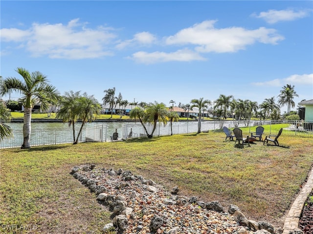 view of yard featuring a water view