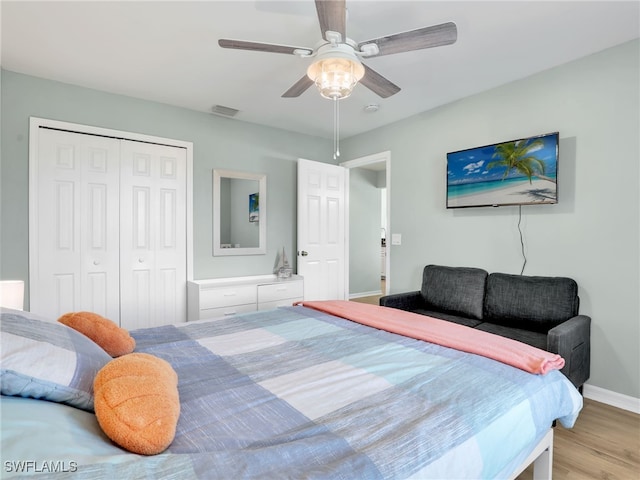 bedroom featuring light hardwood / wood-style flooring, a closet, and ceiling fan