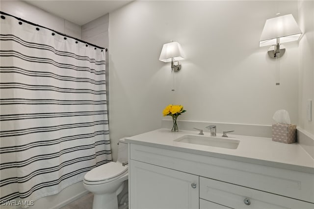 full bathroom featuring shower / tub combo with curtain, vanity, and toilet