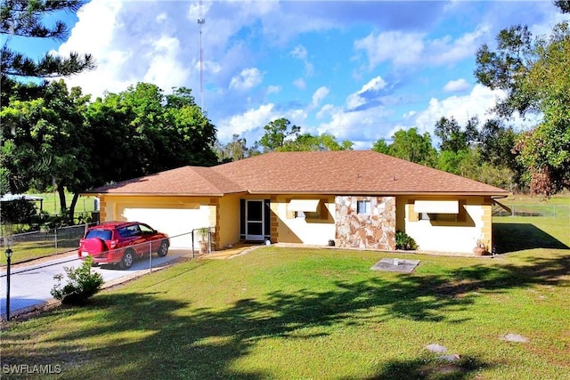 view of front of home featuring a front yard and a garage