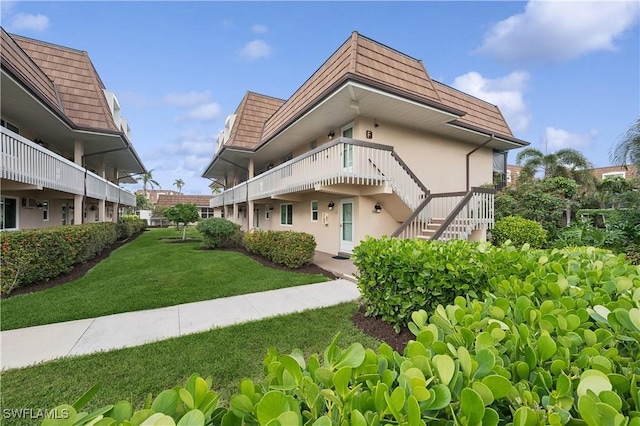 view of front of house with a front yard