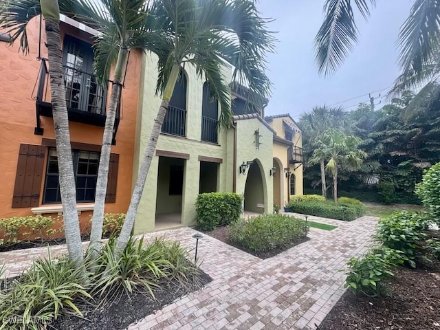 exterior space featuring a balcony