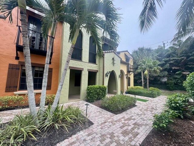 exterior space featuring a balcony