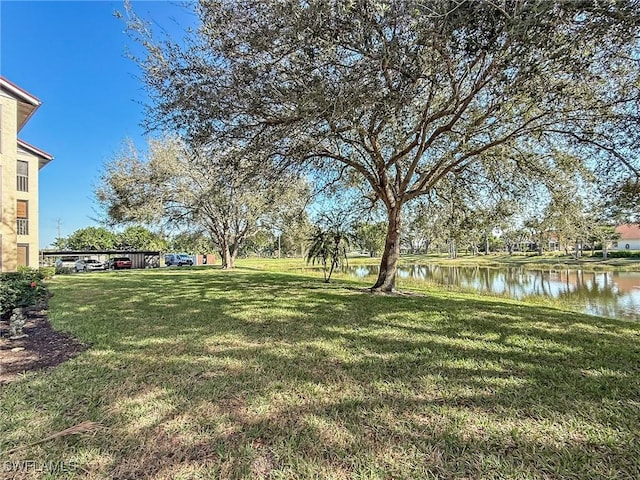 view of yard featuring a water view