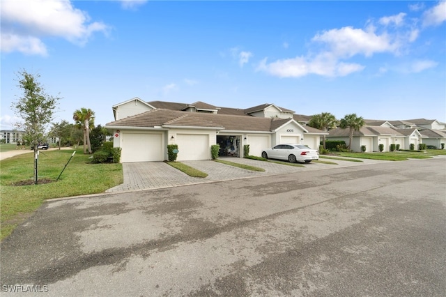 single story home featuring a front yard