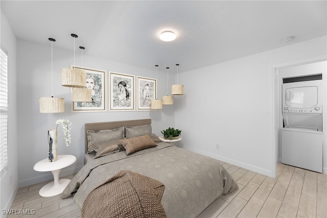 bedroom with stacked washing maching and dryer