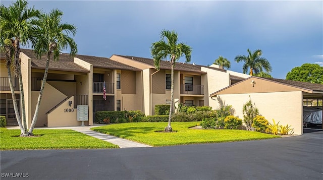 view of front of home with a front lawn