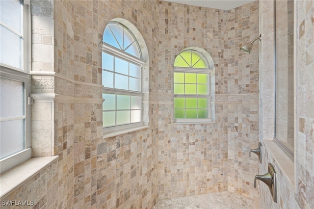 bathroom featuring a tile shower