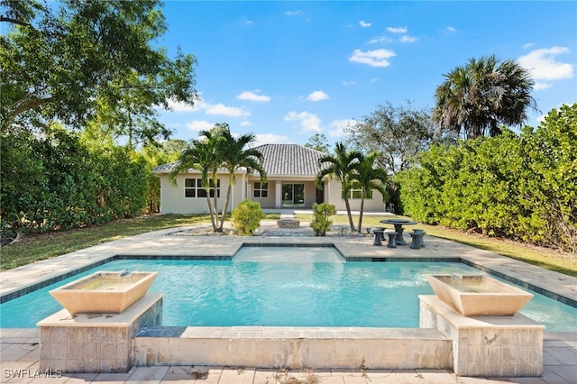 view of pool featuring a jacuzzi