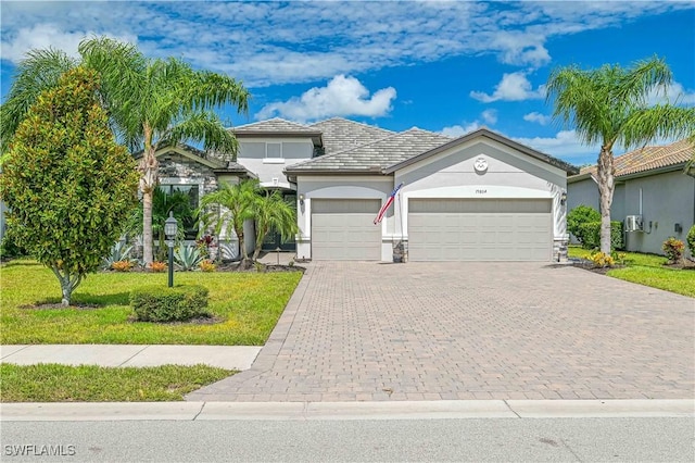 view of front of house featuring a garage and a front yard