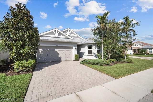 view of front of house featuring a front yard and a garage