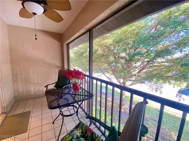 balcony featuring ceiling fan