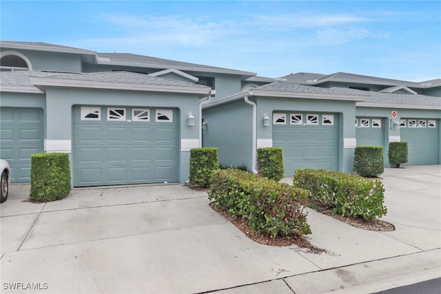 view of front facade featuring a garage