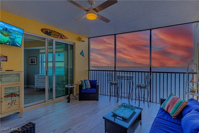 sunroom with ceiling fan