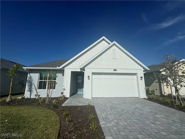 view of front of property featuring a garage