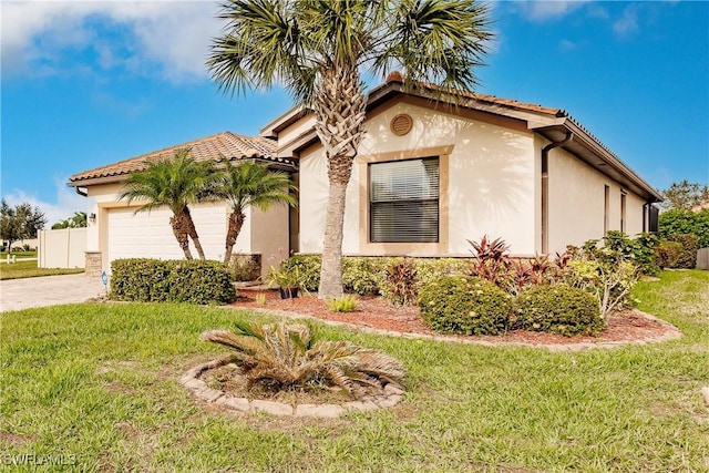 view of front of house featuring a front lawn and a garage