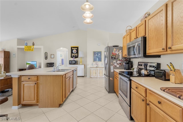 kitchen with appliances with stainless steel finishes, sink, light tile patterned floors, lofted ceiling, and an island with sink