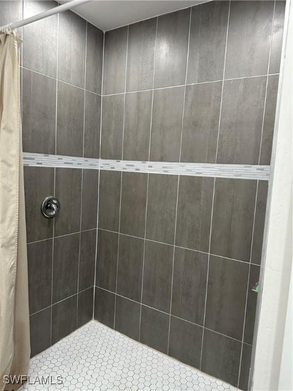 bathroom featuring curtained shower