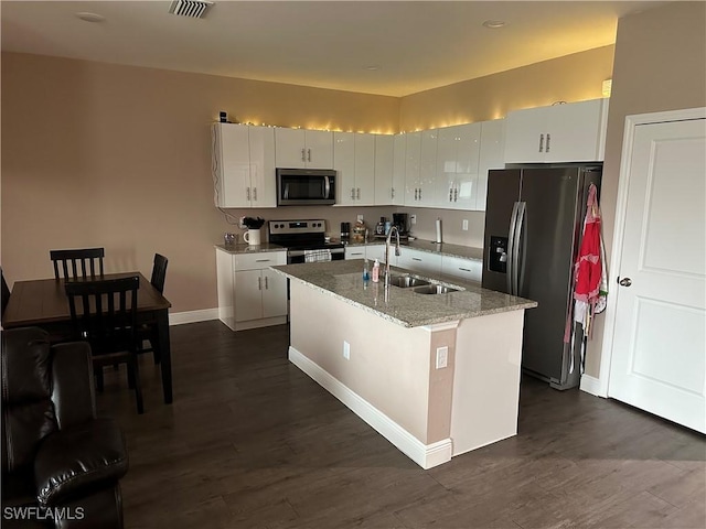 kitchen featuring white cabinets, an island with sink, stainless steel appliances, and sink