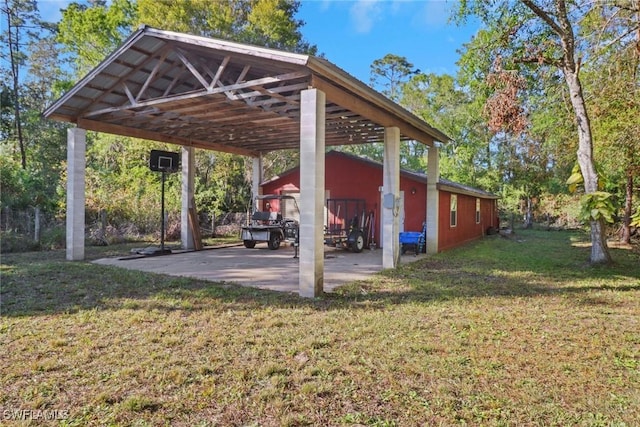 view of yard with a carport