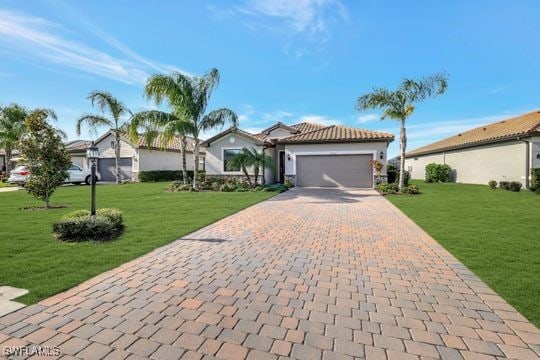 view of front of property featuring a front yard and a garage