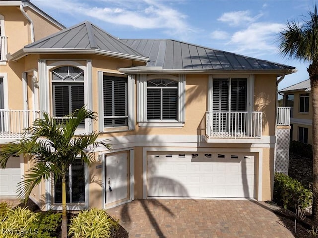 view of front of house featuring a garage