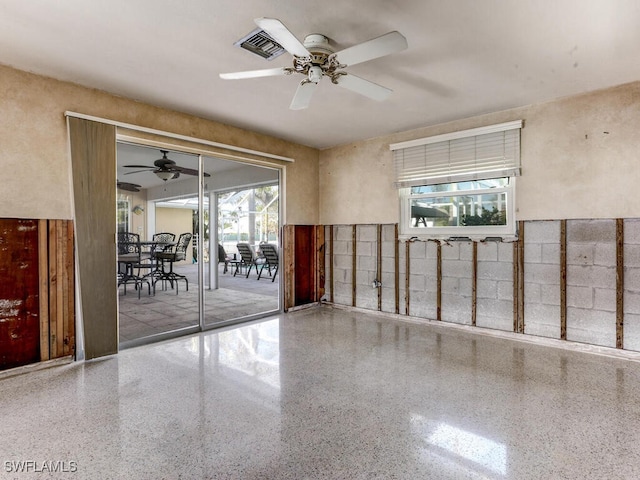 empty room featuring ceiling fan