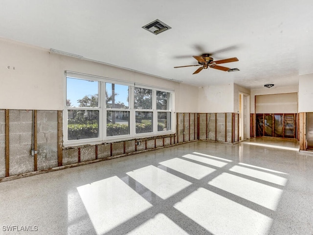 empty room with ceiling fan