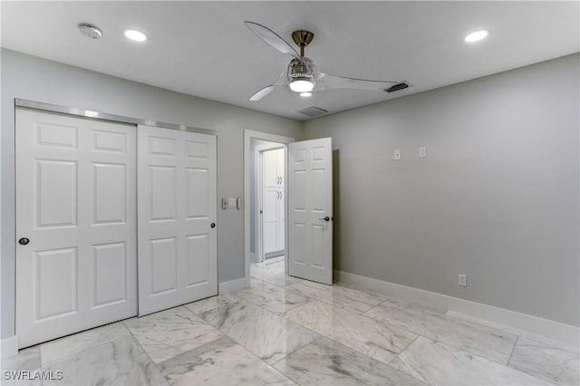 unfurnished bedroom featuring ceiling fan and a closet